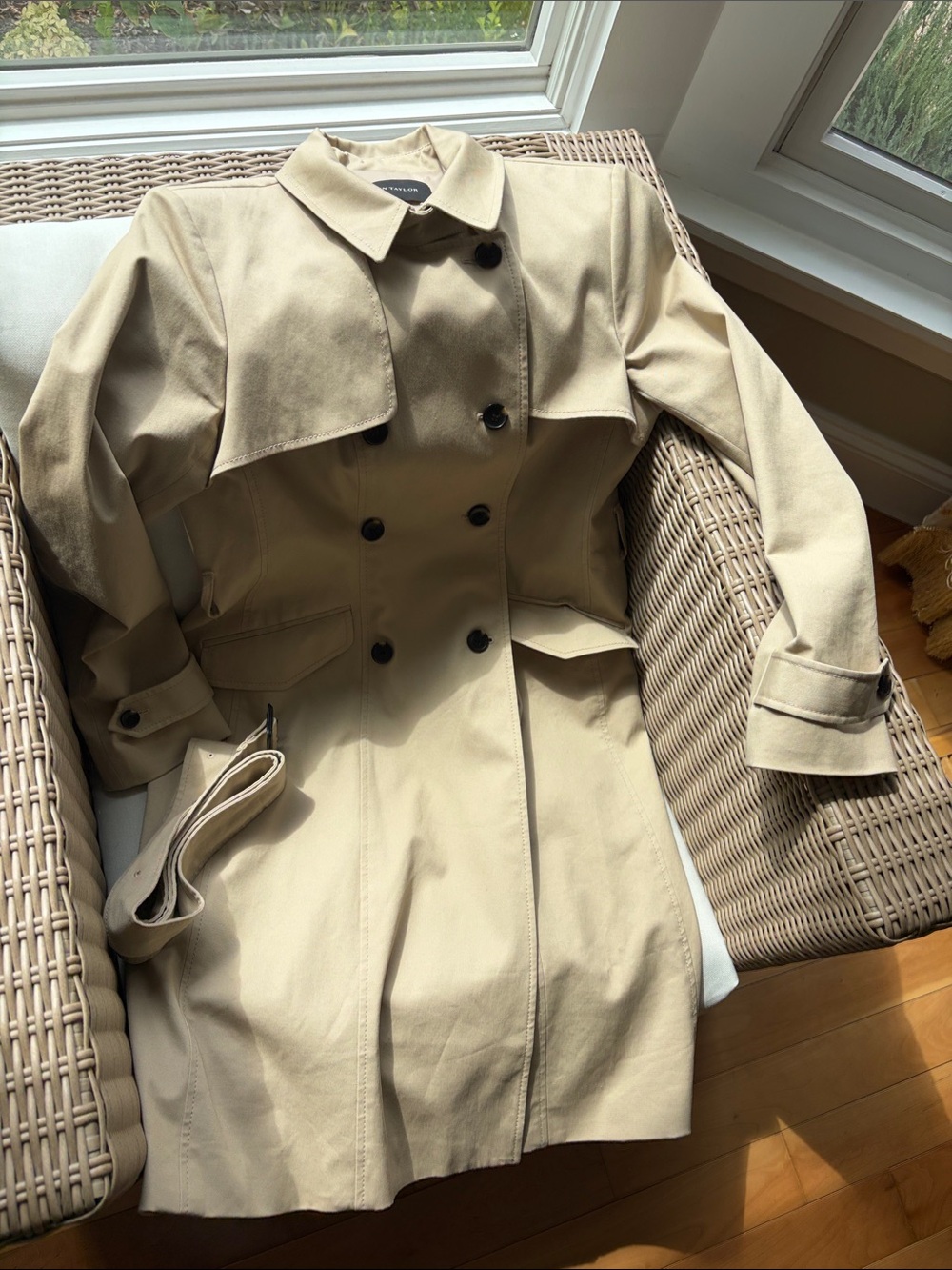 Ann Taylor belted double breasted trench coat (m)